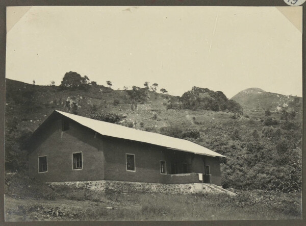 Black and White photograph of Mbaga hospital, showing hill in background, with sacred groes visible but otherwise a pretty denuded landscape

Hospital_in_Mbaga, ca. 1929- 1940. Nussler, LLMA 1-1391